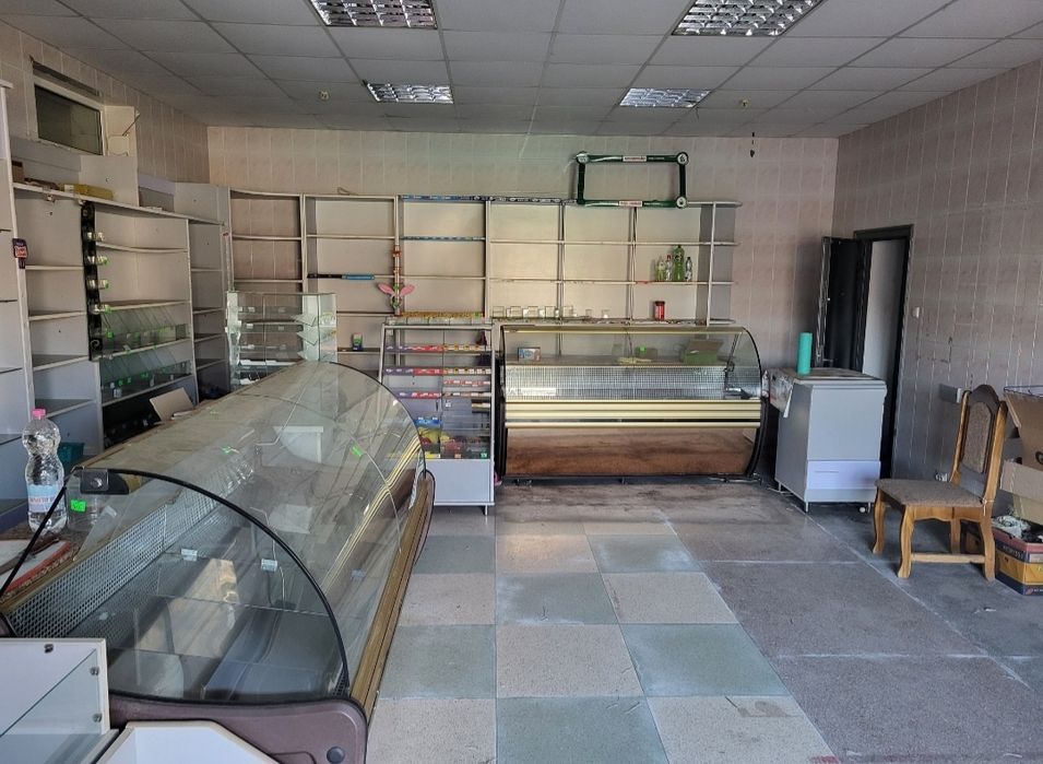 Продається окрема будівля.