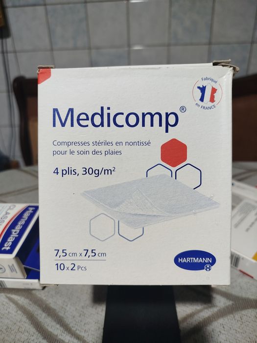 Стерильні серветки з нетканого матеріалу  MEDICOMP 7,5x7,5 , 2x20 штук