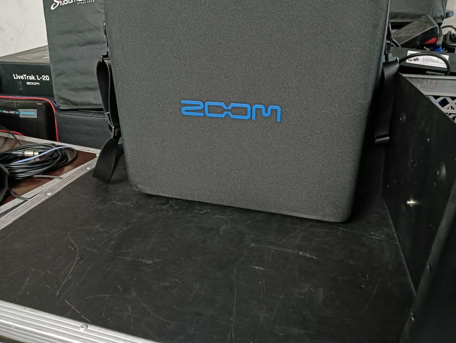 Zoom LiveTrak L-20