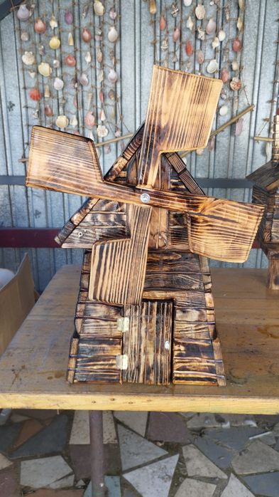 Декоративний дерев'яний млин ручної роботи