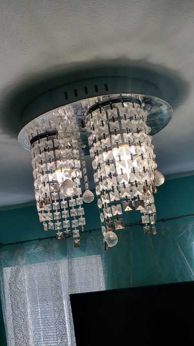 Продам люстру в гарному стані