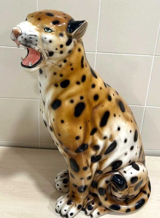 Leopardo antigo em cerâmica com 58 cm