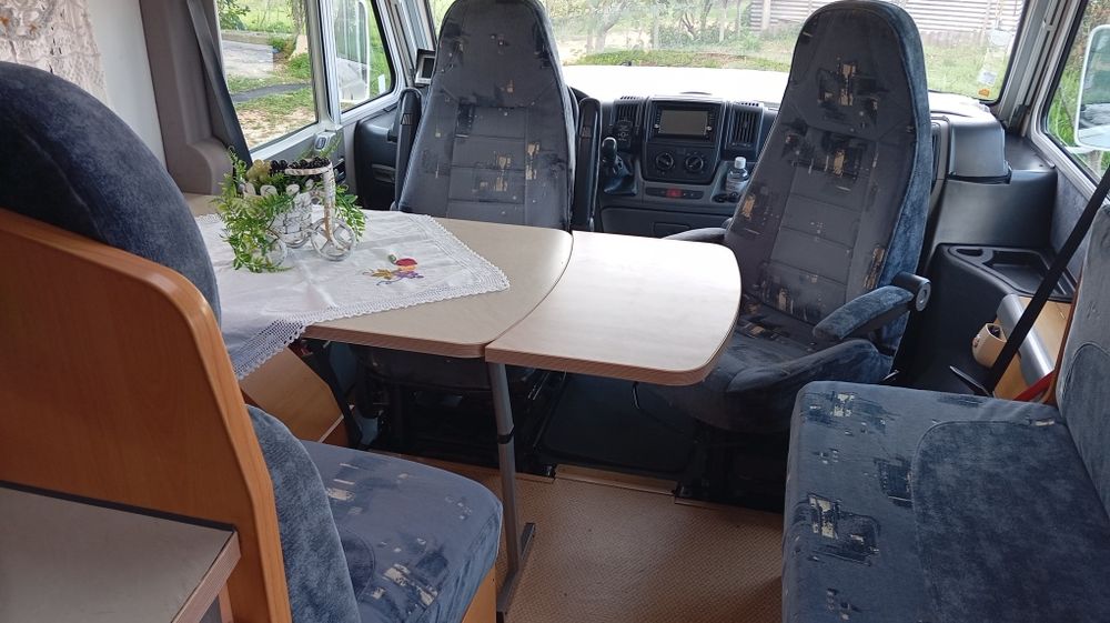 Autocaravana Pilote cama basculante e cama francesa