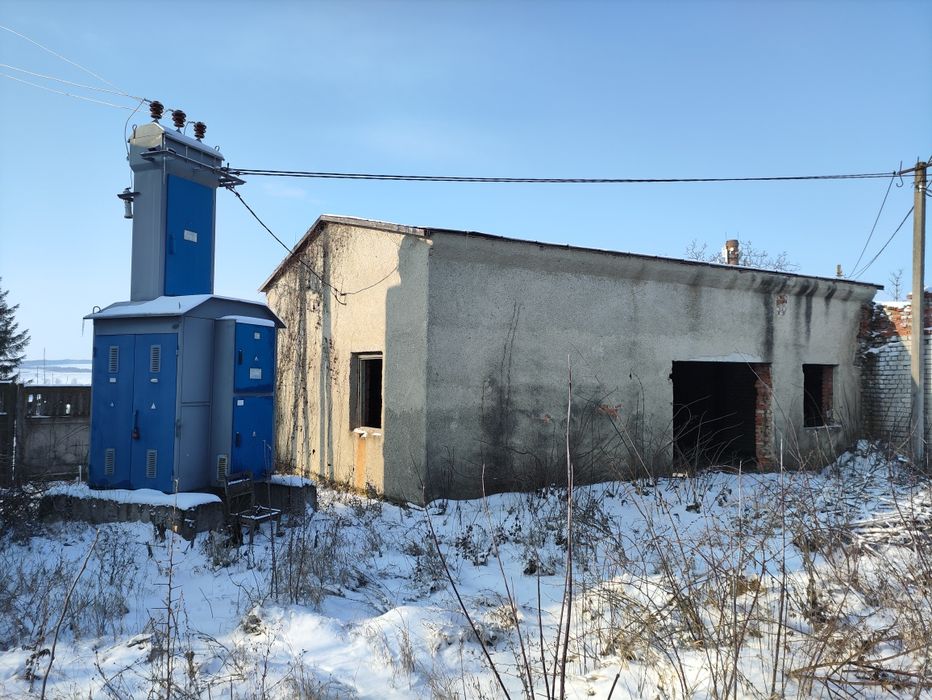 Продам приміщення, склади ... На території консервного заводу.