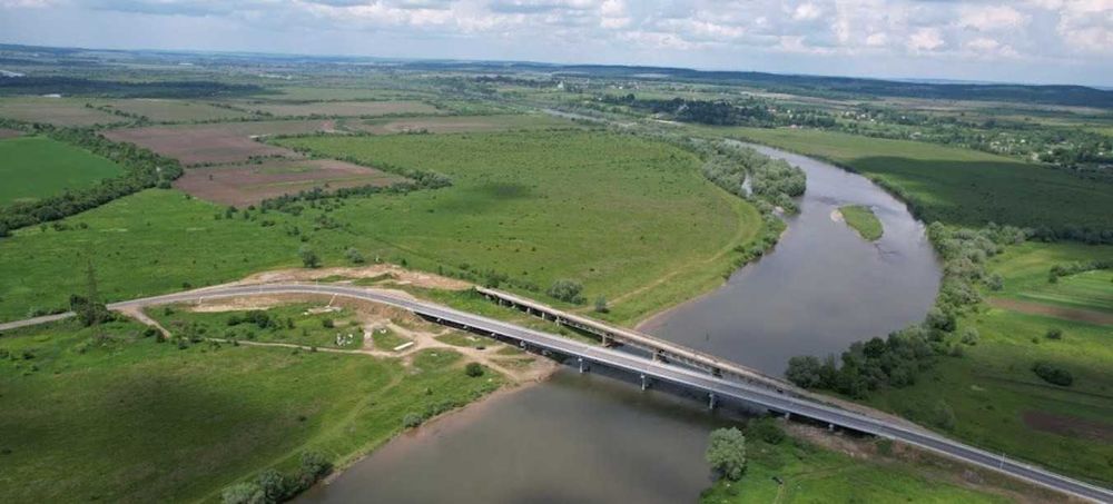 Продам землю 0,82 га  біля Дністра Івано-Франк обл.