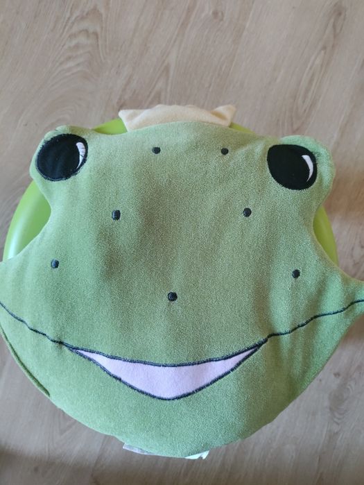 Banco com almofada em forma sapo