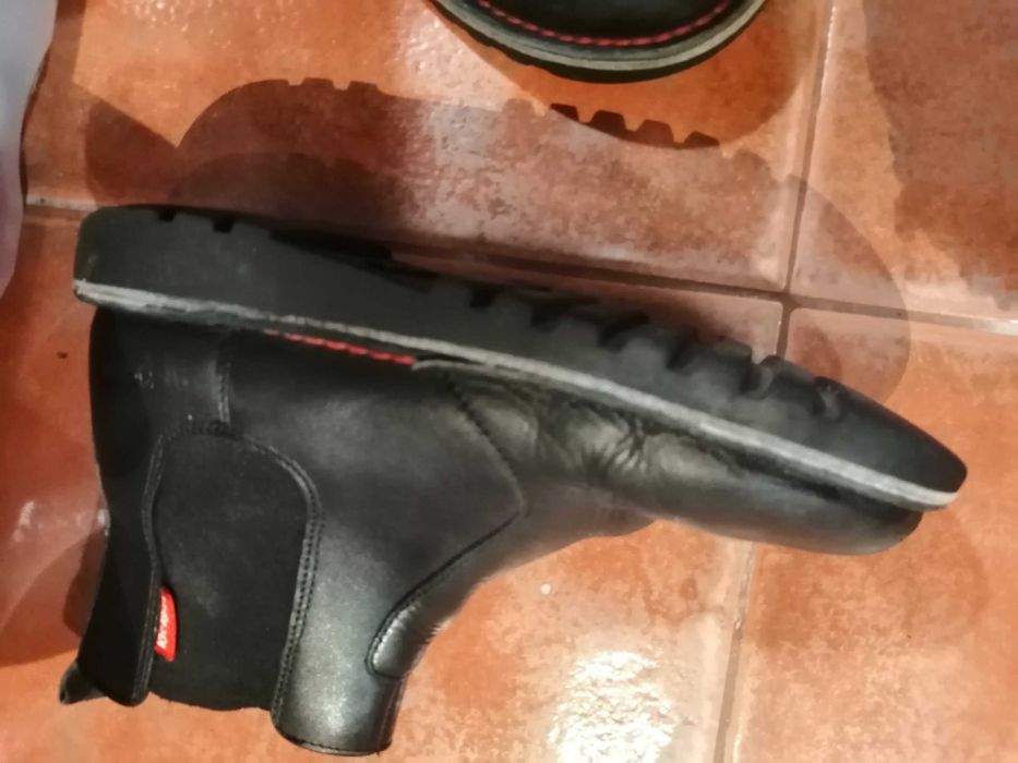 Botas em pele pretas, tamanho 35