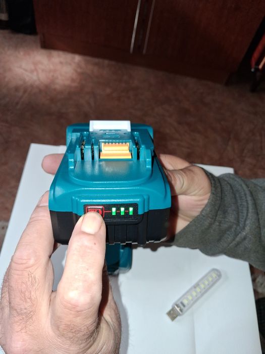 Продам акумулятор BL1860B 18V