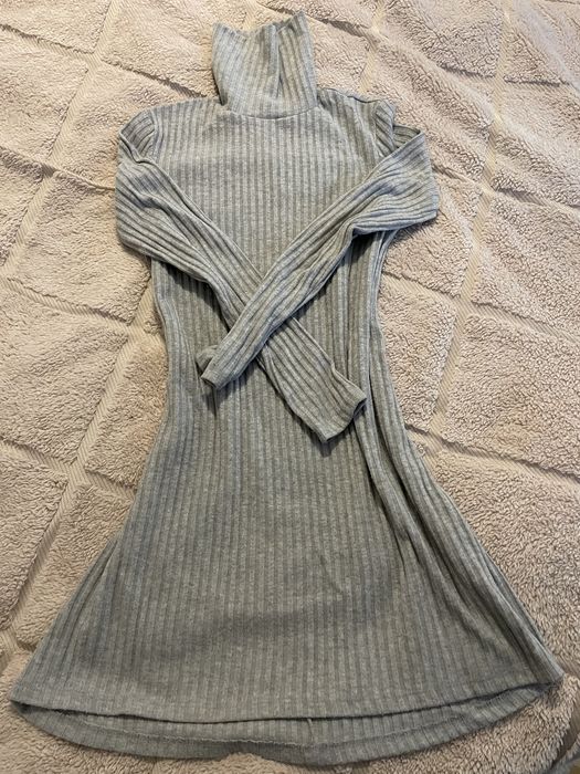 Sukienka z golfem Stradivarius S