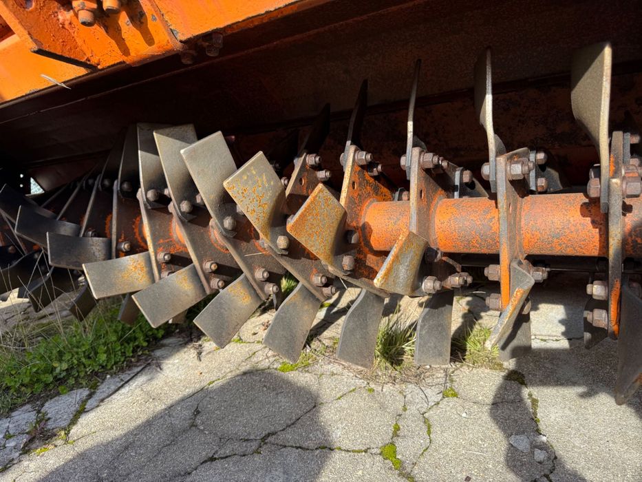 Rotofresa com facas novas