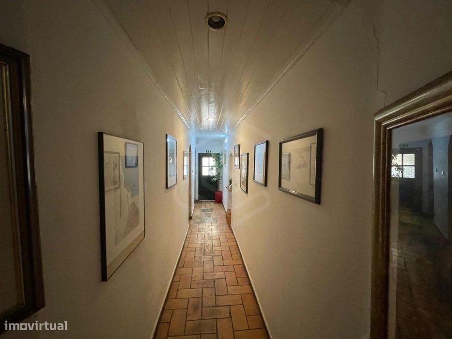 Propriedade de utilização mista, destinada a habitação e comércio, ...