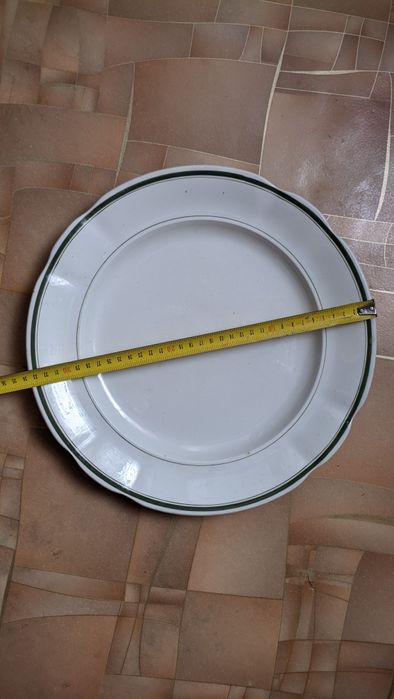 Продам большую старинную тарелку,диаметр 33.5 см.