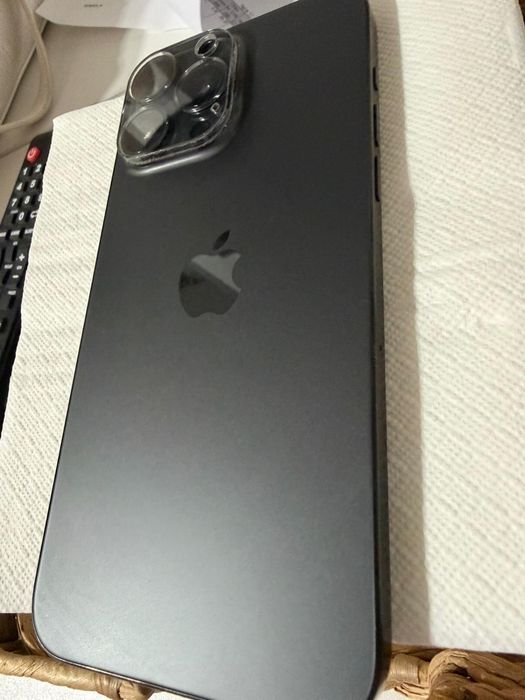 Iphone 15 pro max completamente novo