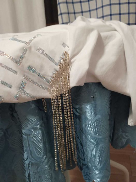 Майка футболка белая Mea Milano с металлическими висюльками