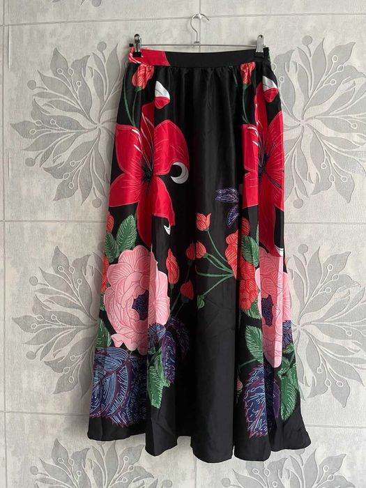 Жіноча максі-спідниця з квітковим принтом