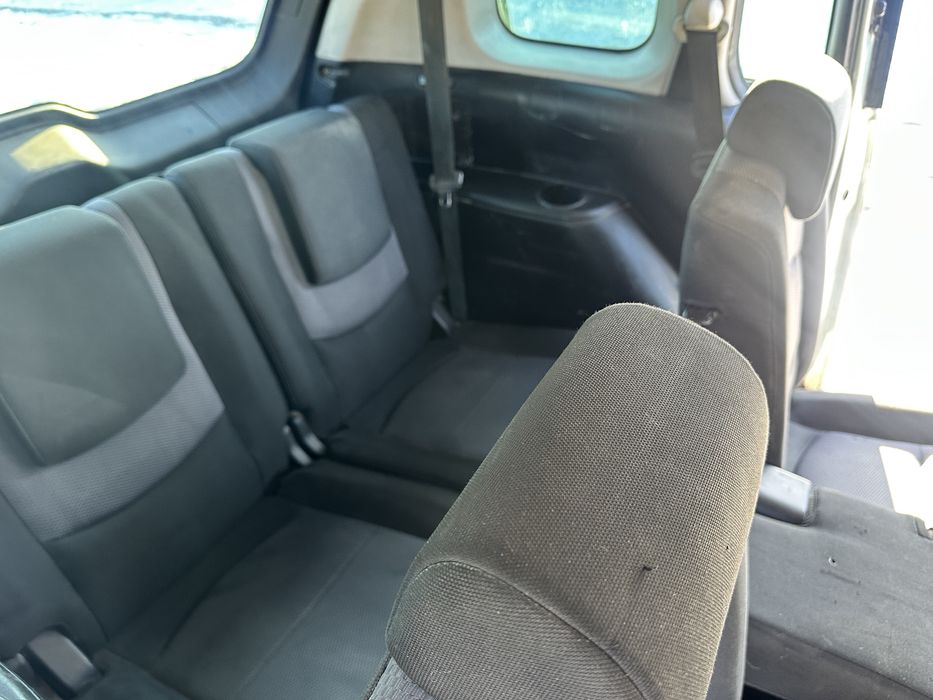 Мпродам мазду 5. 2005год