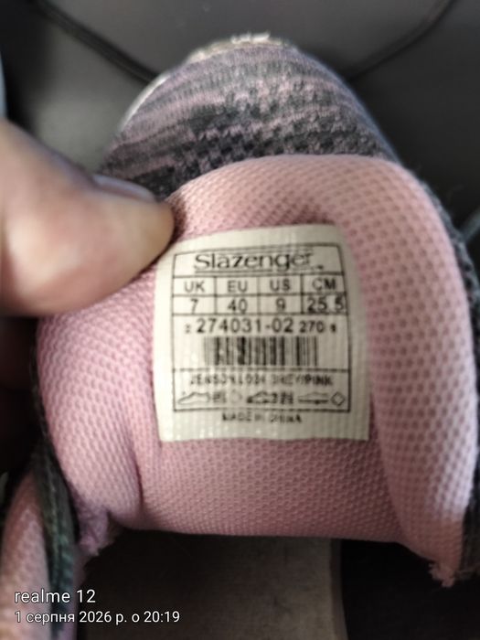 Продам жіночі кросівки