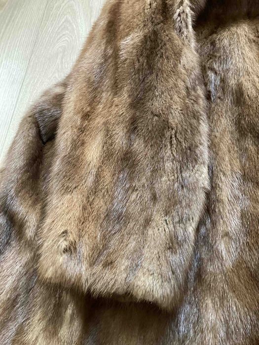 Продам норкову шубу.