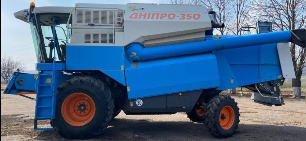 Послуги з обмолоту соняшника, сої. Claas MEGA 350. Жатка  Maizko.