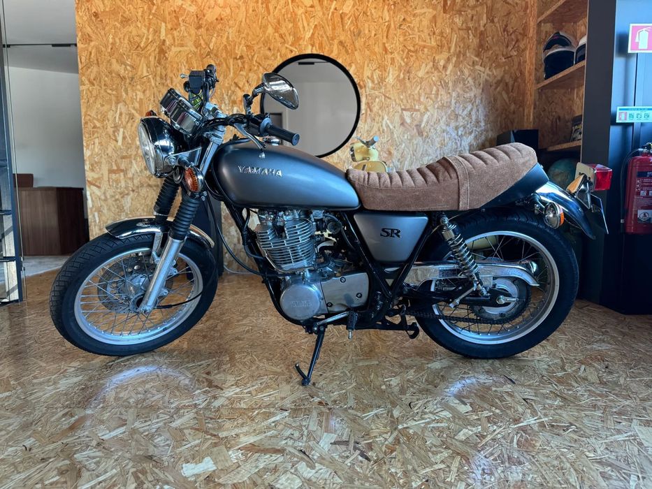 Yamaha SR  400