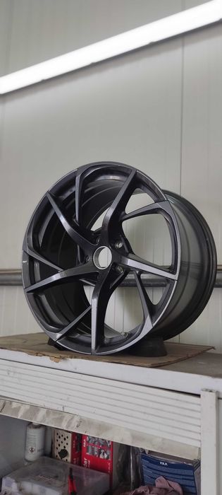 Vendo uma jante Honda NSX.