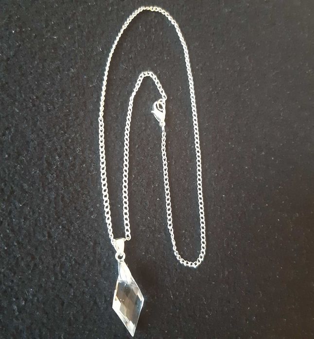 Lańcuszek z wisiorkiem.