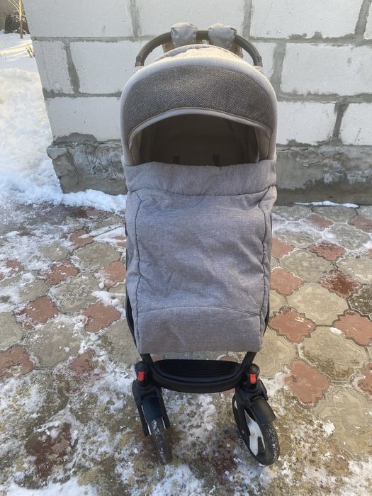 Продам коляску 2 в 1 . Подойдет и для девочки и для мальчика.