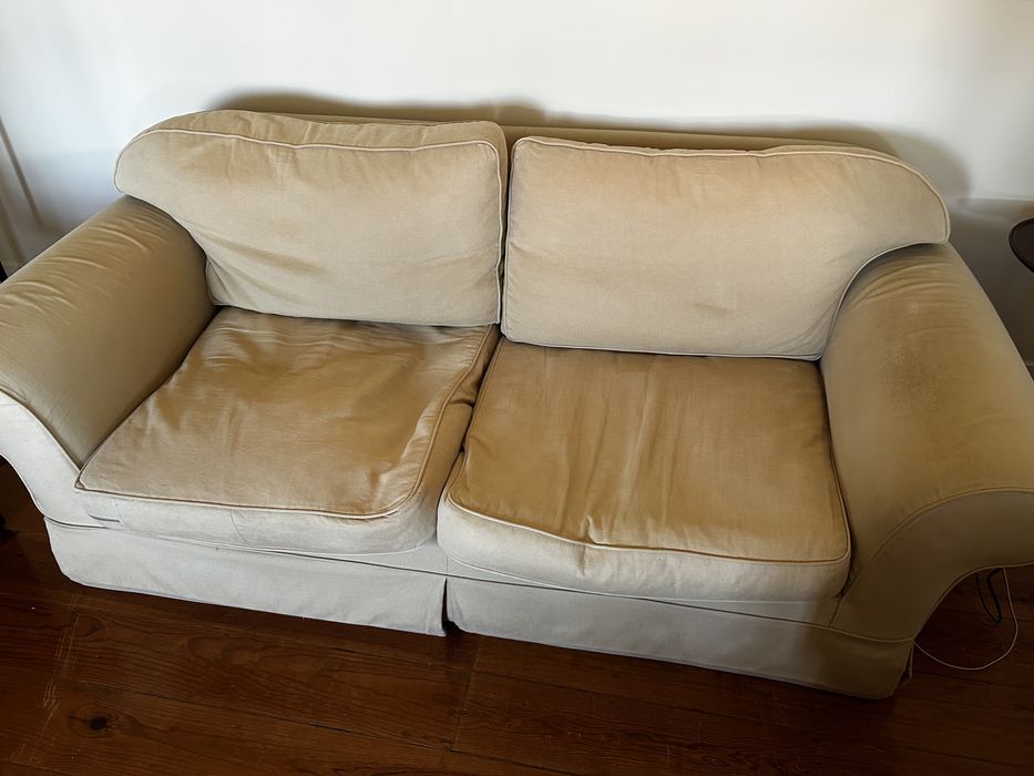 Sofá 2 metros almofadas de penas