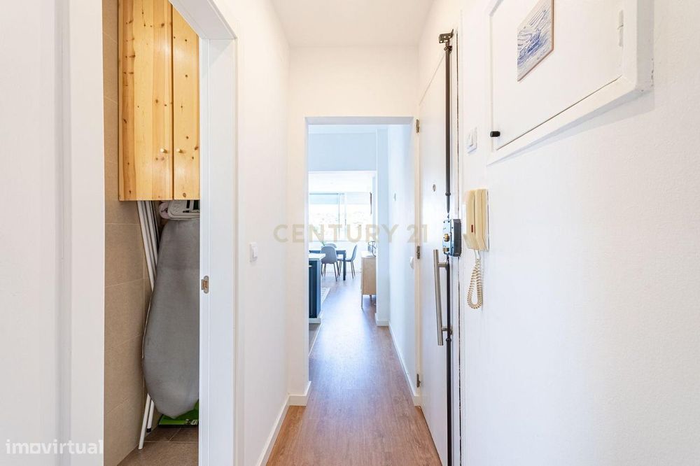 Apartamento T1 | 3 frentes | Remodelado