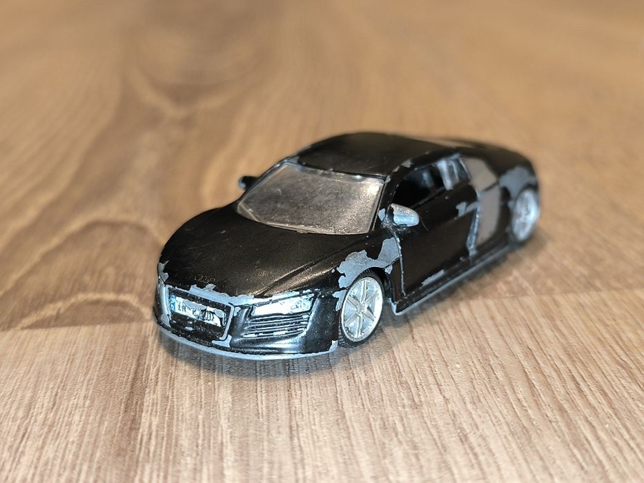Audi R8/Burago/1:64/Ubytki w Lakierze/Do odrestaurowania