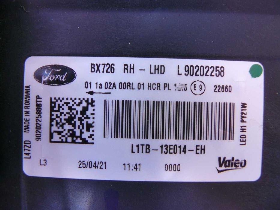FORD PUMA MK2 Lampa przednia prawa LED H1