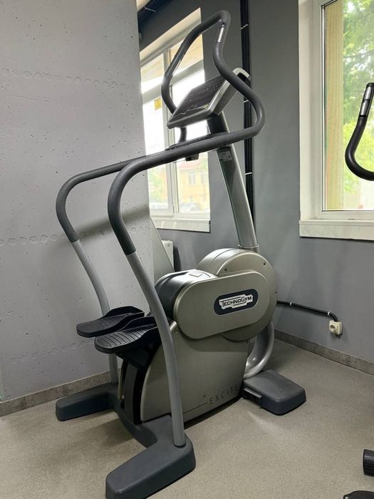 Продам профессиональный степпер Technogym Excite Step 700i LED