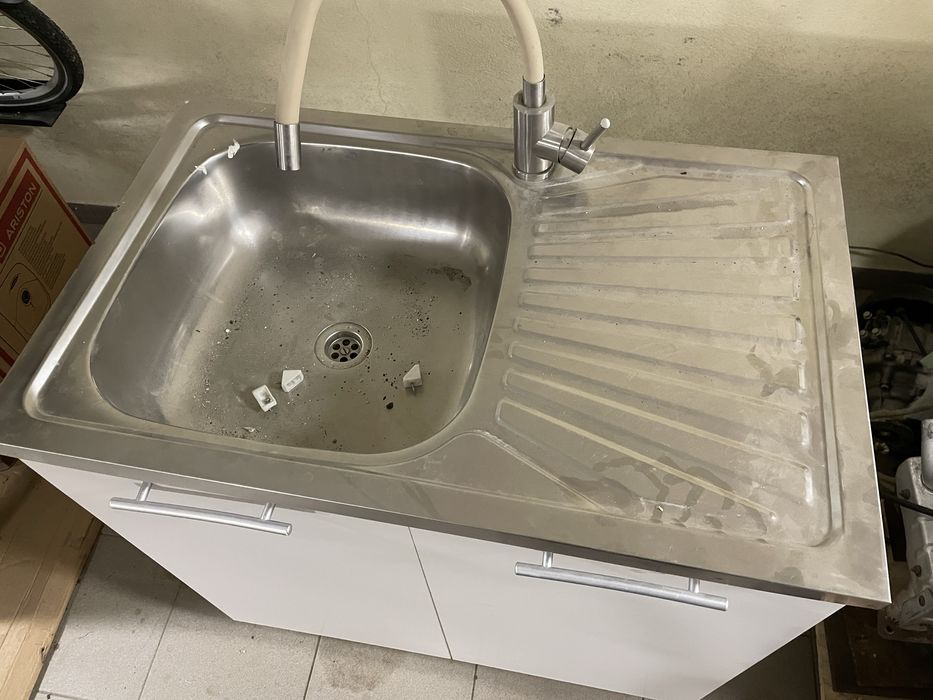 Zlewozmywak z baterią i szafką