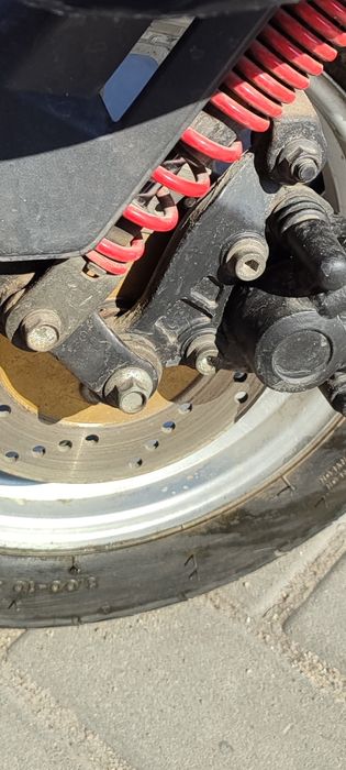 Мопед находу в отличном состоянии.Акумулятор и доп.скат новые..