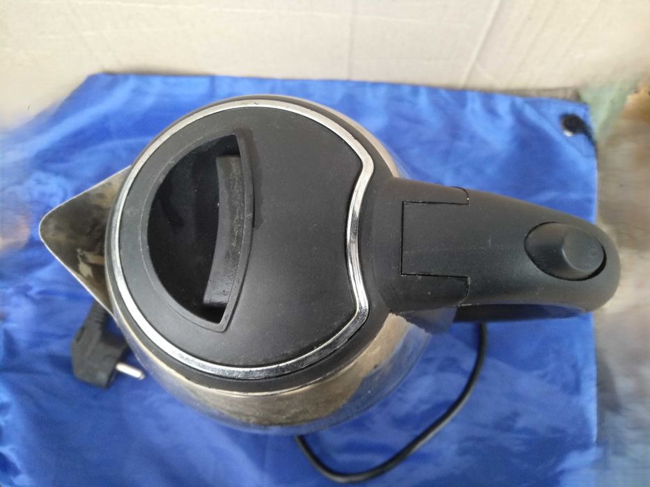 Электрочайник Grunhelm EKS-7518