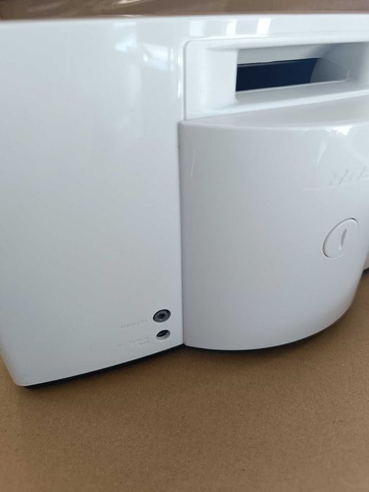 Bose Speaker Column with iPod64284357945346123