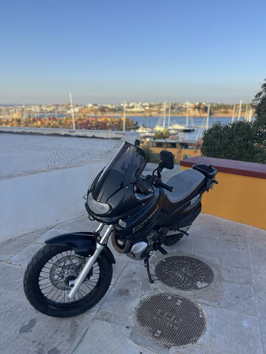 Vendo moto 650cc