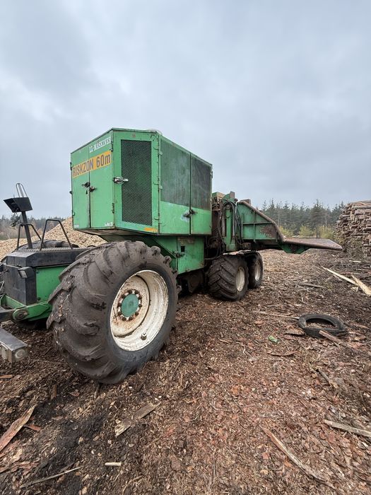В продажі дробільна машина для дерева на базі харвестера 6*6