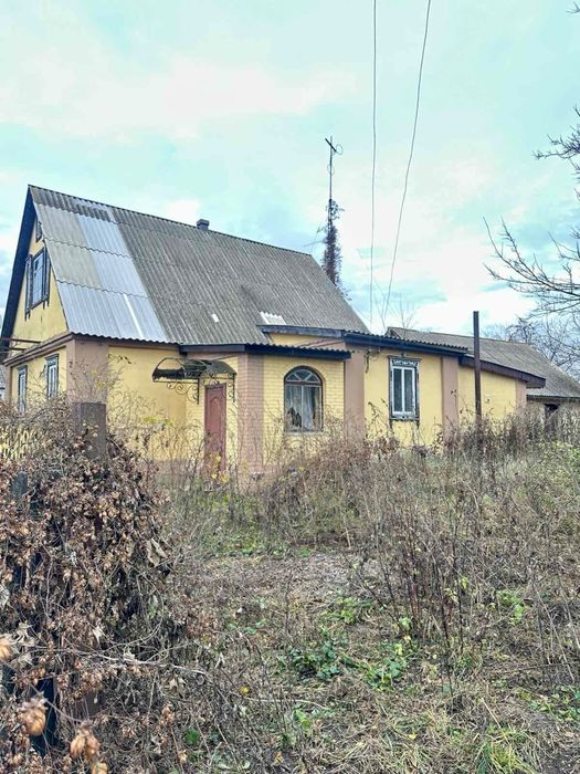 Затишний будинок у с. Шарки (Київська обл.) – 25 соток землі!