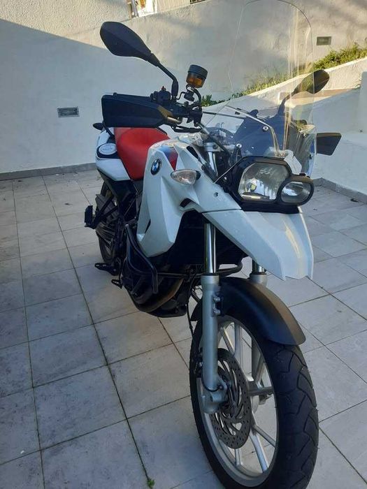 Bmw F650 Gs 2010, com 800cm3 de 70 Cv, edição limitada de comemoração dos 30 anos da Gs.