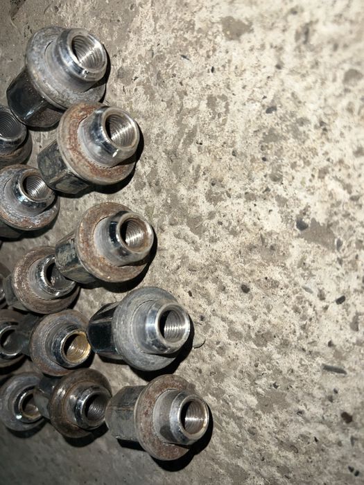 Гайки кольосні/гайка колесная Toyota/Lexus Rav4/Avensis T25/RX/IS/ES