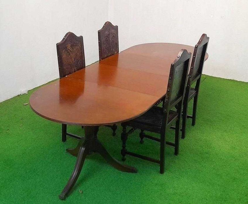 Mesa de Sala c/ Cadeiras (em mogno)