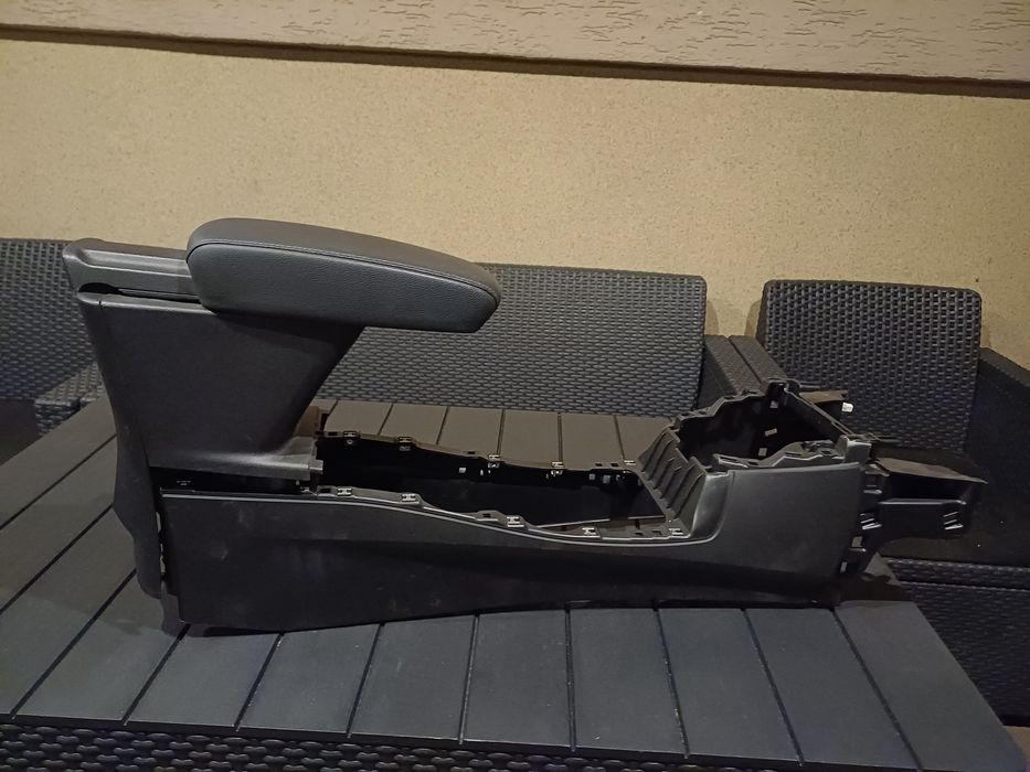 Podłokietnik tunel Opel Corsa F