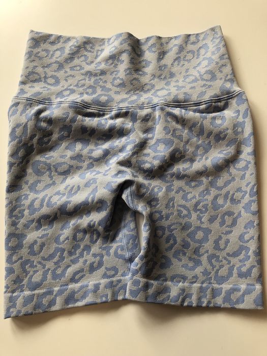 Sprzedam spodenki kolarki kolor baby blue mocny scrunch S