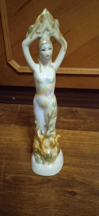 Статуетка фарфор