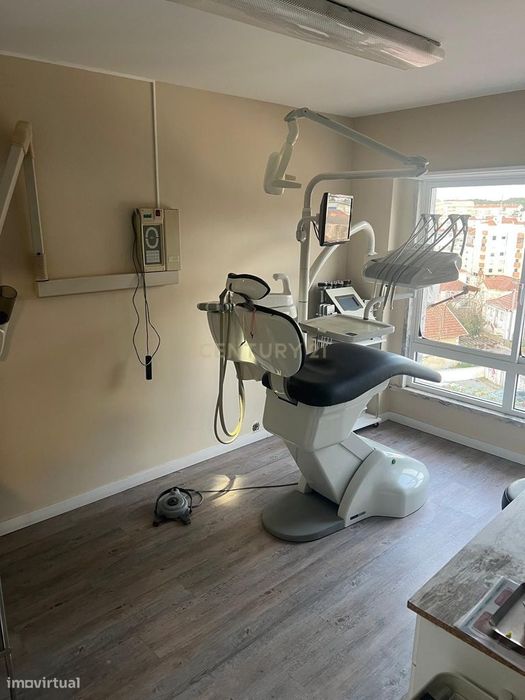 Clínica Dentária em Sintra com dois consultórios para trespasse