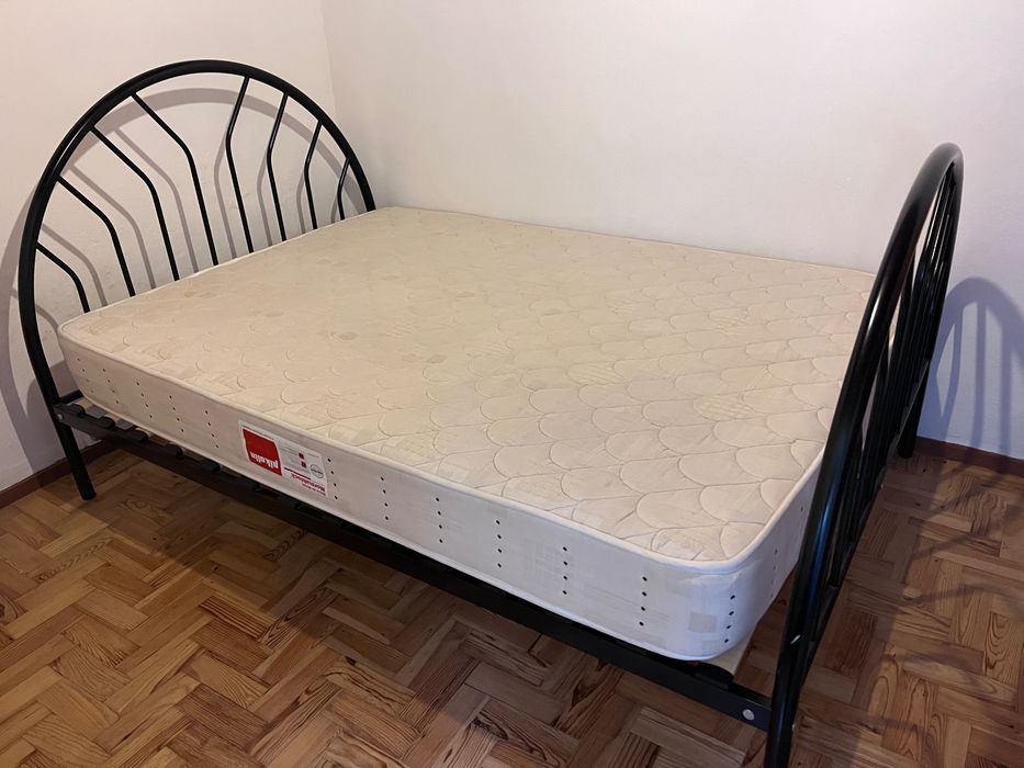 Cama casal com colchão
