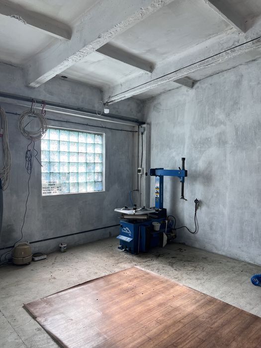 Комерційна нерухомість, заправка, шиномонтаж