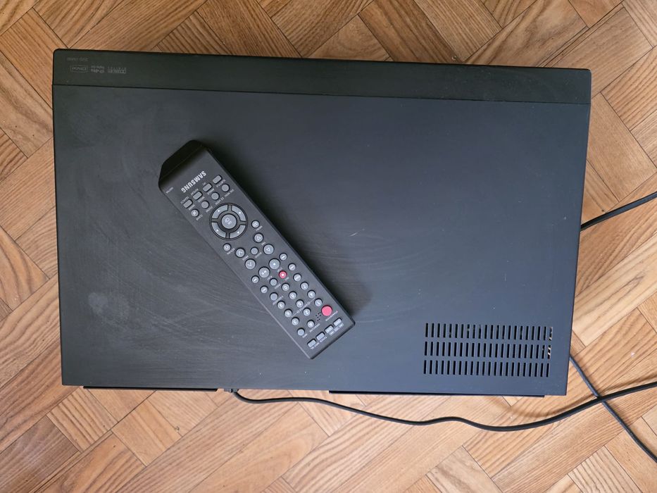 Odtwarzacz Magnetowid Combo VHS i DVD Samsung V6800