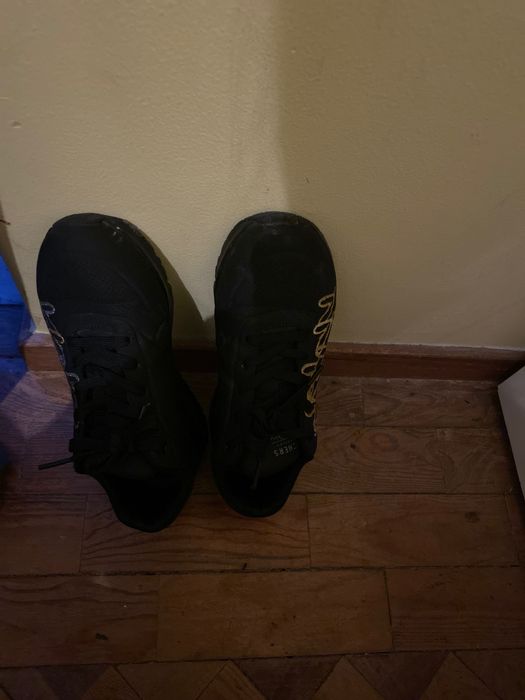 Selling shoes : sketchers brand